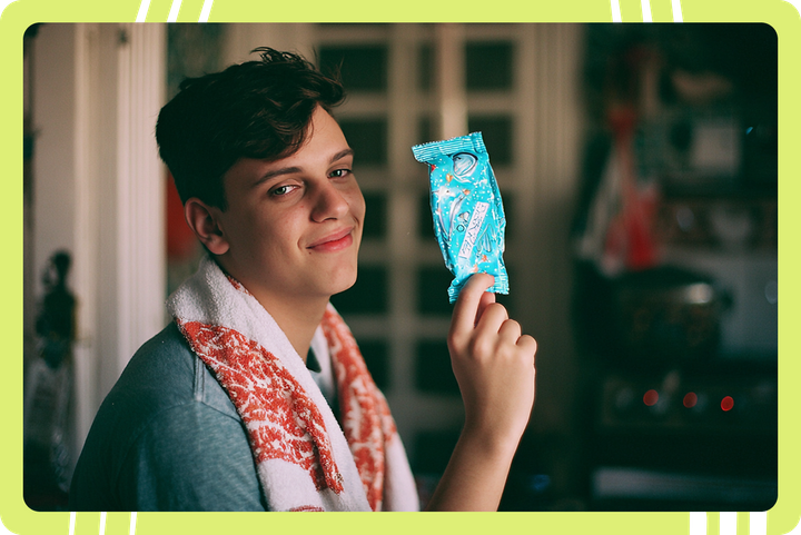 Российские подростки подсели на алкогольные конфеты. Почему их продают детям