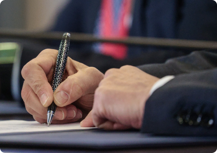 Новые льготы для многодетных, пожар на объекте Минобороны и гигантский астероид. Что нового к утру 12 февраля