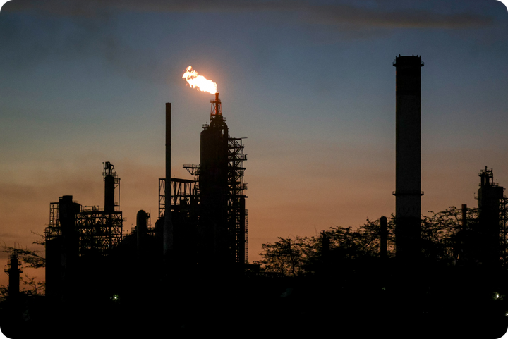 Слежка за количеством банковских карт, условия для продолжения работы Telegram и «БАДы от всех болезней». Что нового к утру 12 марта